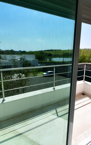 Casa de condomínio à venda com 323m², 4 quartos e 4 vagasQuarto 2 - Sacada