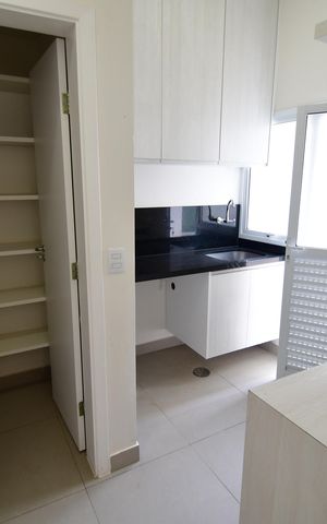Casa de condomínio à venda com 323m², 4 quartos e 4 vagasÁrea de Serviço