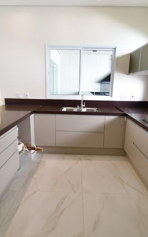 Casa de condomínio à venda com 323m², 4 quartos e 4 vagasCozinha