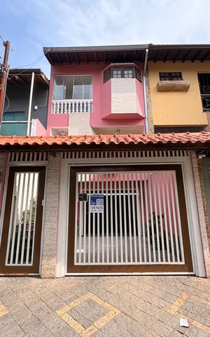 Casa à venda com 303m², 4 quartos e 6 vagasFachada + plaquinha YVPZ-538