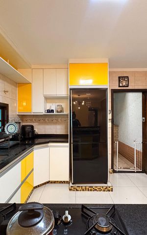 Casa à venda com 303m², 4 quartos e 6 vagasCozinha