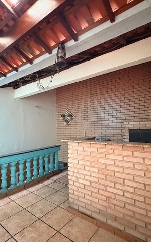 Casa à venda com 303m², 4 quartos e 6 vagasChurrasqueira