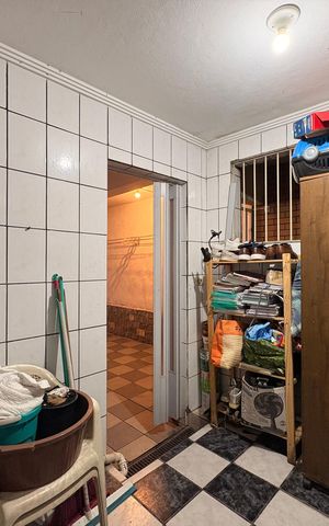 Casa à venda com 303m², 4 quartos e 6 vagasLavanderia