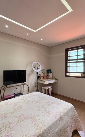 Casa à venda com 303m², 4 quartos e 6 vagasQuarto 2
