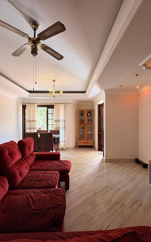 Casa à venda com 303m², 4 quartos e 6 vagasSala