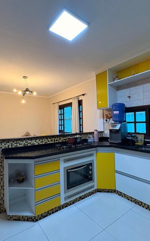 Casa à venda com 303m², 4 quartos e 6 vagasCozinha