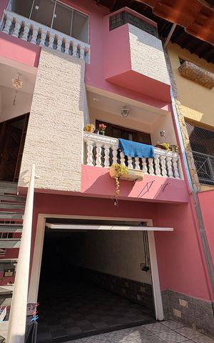 Casa à venda com 303m², 4 quartos e 6 vagasGaragem