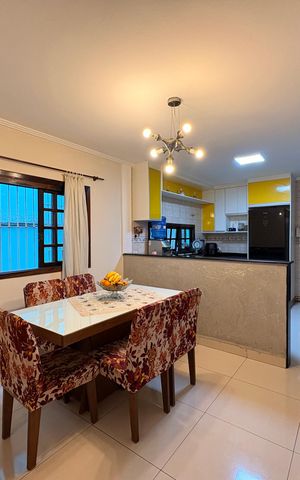 Casa à venda com 303m², 4 quartos e 6 vagasCozinha 