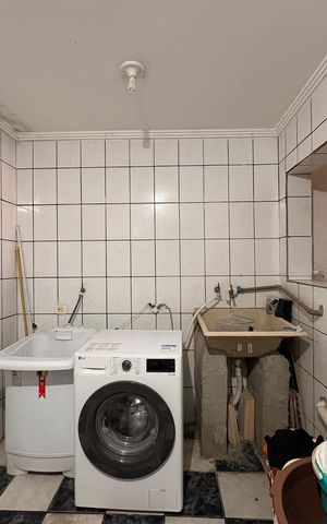 Casa à venda com 303m², 4 quartos e 6 vagasLavanderia