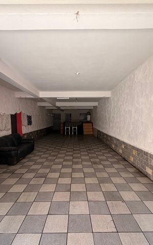 Casa à venda com 303m², 4 quartos e 6 vagasGaragem