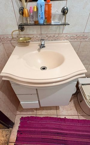 Casa à venda com 303m², 4 quartos e 6 vagasBanheiro 