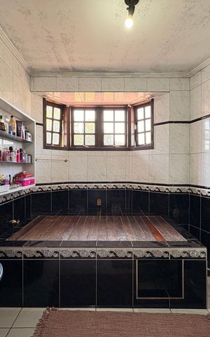 Casa à venda com 303m², 4 quartos e 6 vagasBanheiro da Suíte