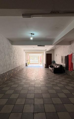 Casa à venda com 303m², 4 quartos e 6 vagasGaragem