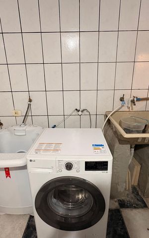 Casa à venda com 303m², 4 quartos e 6 vagasLavanderia