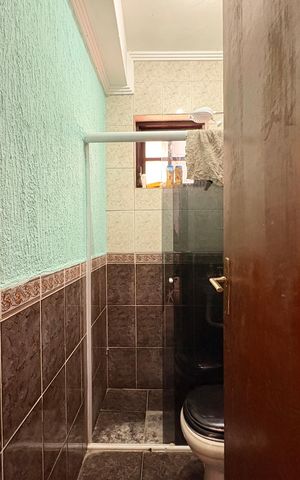 Casa à venda com 303m², 4 quartos e 6 vagasBanheiro 2