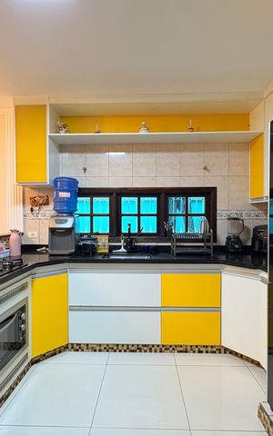 Casa à venda com 303m², 4 quartos e 6 vagasCozinha