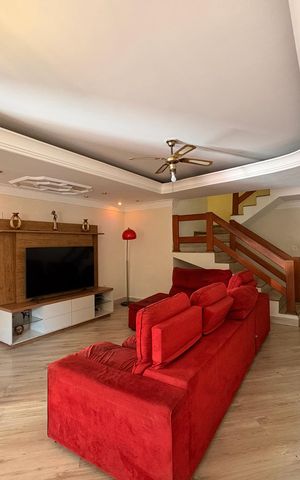 Casa à venda com 303m², 4 quartos e 6 vagasSala