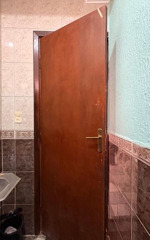 Casa à venda com 303m², 4 quartos e 6 vagasBanheiro 2