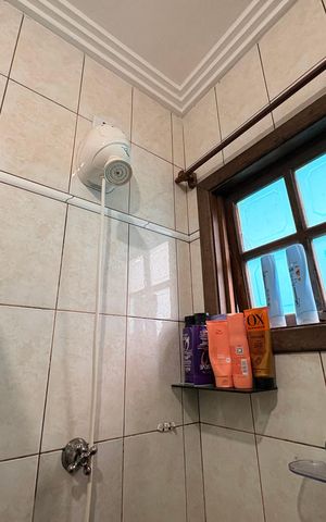 Casa à venda com 303m², 4 quartos e 6 vagasBanheiro 