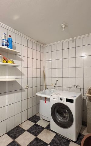 Casa à venda com 303m², 4 quartos e 6 vagasLavanderia