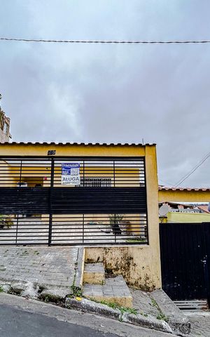 Casa para alugar com 127m², 3 quartos e 3 vagasFachada com Plaquinha