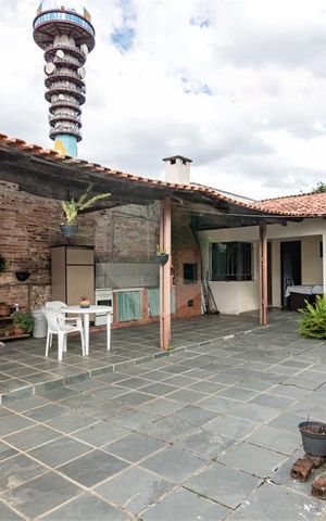 Casa à venda com 242m², 4 quartos e sem vaga