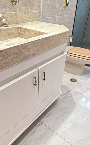 Apartamento para alugar com 204m², 4 quartos e 3 vagas Apartamento para alugar com 204m², 4 quartos e 3 vagasBanheiro da Suíte 2