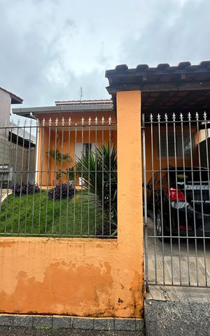 Casa à venda com 139m², 2 quartos e 1 vaga Casa à venda com 139m², 2 quartos e 1 vagaFachada