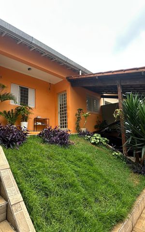 Casa à venda com 139m², 2 quartos e 1 vaga Casa à venda com 139m², 2 quartos e 1 vagaFachada