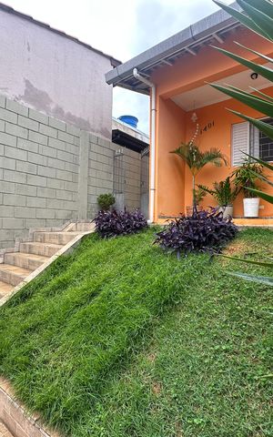 Casa à venda com 139m², 2 quartos e 1 vaga Casa à venda com 139m², 2 quartos e 1 vagaFachada