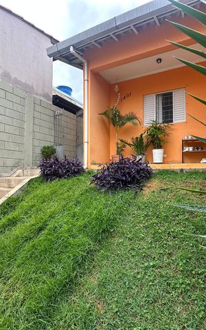 Casa à venda com 139m², 2 quartos e 1 vaga Casa à venda com 139m², 2 quartos e 1 vagaFachada