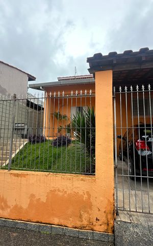 Casa à venda com 139m², 2 quartos e 1 vaga Casa à venda com 139m², 2 quartos e 1 vagaFachada