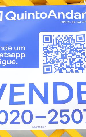 Casa à venda com 125m², 4 quartos e 2 vagasPlaca GRANDE instalada no portão do imóvel, dia 28/08/2026 - Código da placa: MMGQ-1267