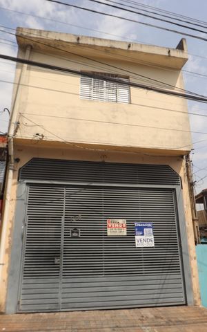 Casa à venda com 150m², 6 quartos e 4 vagasFachuda