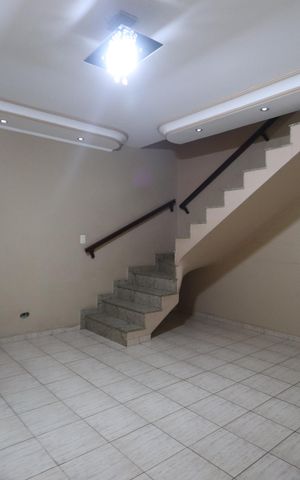 Casa à venda com 100m², 3 quartos e 2 vagasSala