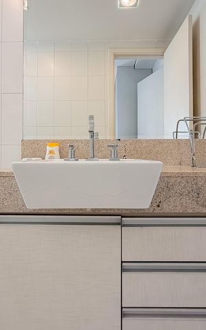 Apartamento à venda com 140m², 3 quartos e 2 vagas Apartamento à venda com 140m², 3 quartos e 2 vagasBanheiro da Suíte 1
