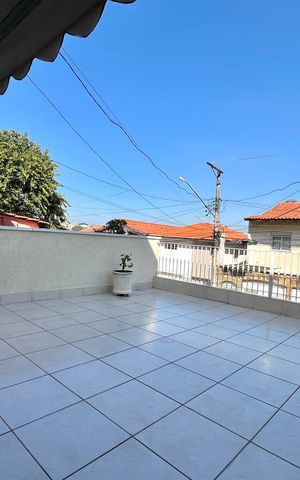 Casa à venda com 125m², 3 quartos e 2 vagas Casa à venda com 125m², 3 quartos e 2 vagasVaranda