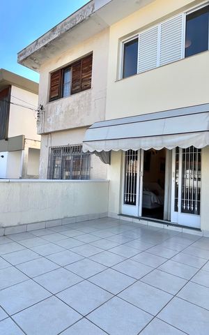 Casa à venda com 125m², 3 quartos e 2 vagas Casa à venda com 125m², 3 quartos e 2 vagasVaranda