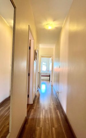 Casa à venda com 125m², 3 quartos e 2 vagas Casa à venda com 125m², 3 quartos e 2 vagasCorredor