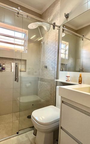 Casa à venda com 125m², 3 quartos e 2 vagas Casa à venda com 125m², 3 quartos e 2 vagasBanheiro da Suíte