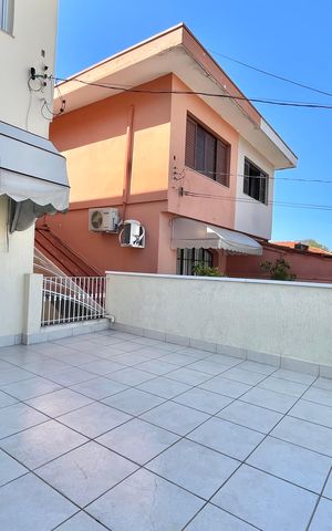 Casa à venda com 125m², 3 quartos e 2 vagas Casa à venda com 125m², 3 quartos e 2 vagasVaranda