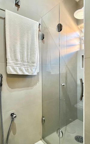Casa à venda com 125m², 3 quartos e 2 vagas Casa à venda com 125m², 3 quartos e 2 vagasBanheiro Corredor