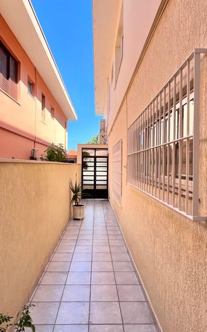 Casa à venda com 125m², 3 quartos e 2 vagas Casa à venda com 125m², 3 quartos e 2 vagasÁrea externa
