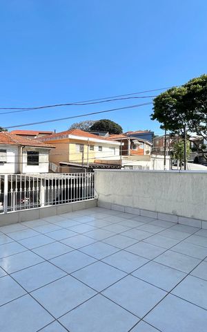 Casa à venda com 125m², 3 quartos e 2 vagas Casa à venda com 125m², 3 quartos e 2 vagasVaranda