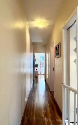 Casa à venda com 125m², 3 quartos e 2 vagas Casa à venda com 125m², 3 quartos e 2 vagasCorredor