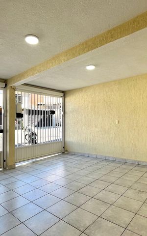 Casa à venda com 125m², 3 quartos e 2 vagas Casa à venda com 125m², 3 quartos e 2 vagasGaragem