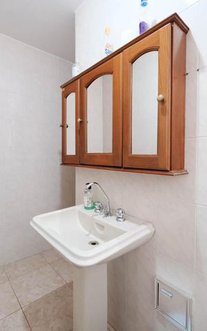 Casa à venda com 250m², 6 quartos e 3 vagasBanheiro social