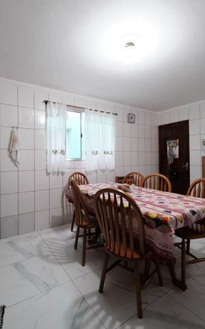 Casa à venda com 250m², 6 quartos e 3 vagasCozinha 