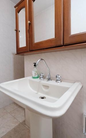 Casa à venda com 250m², 6 quartos e 3 vagasBanheiro social