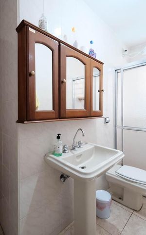 Casa à venda com 250m², 6 quartos e 3 vagasBanheiro social